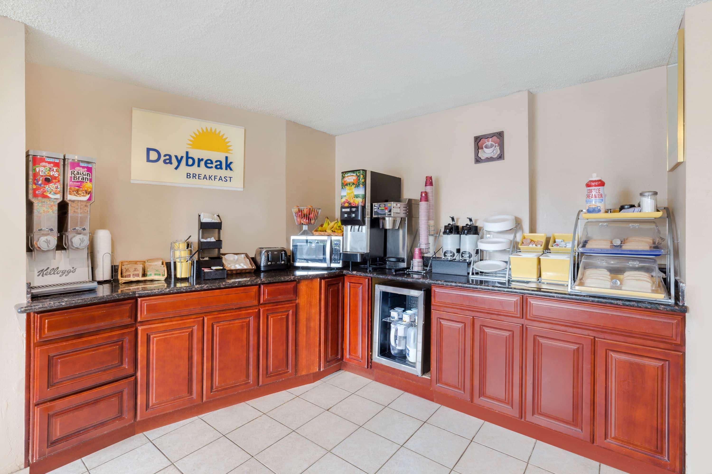 Days Inn By Wyndham Auburn Extérieur photo