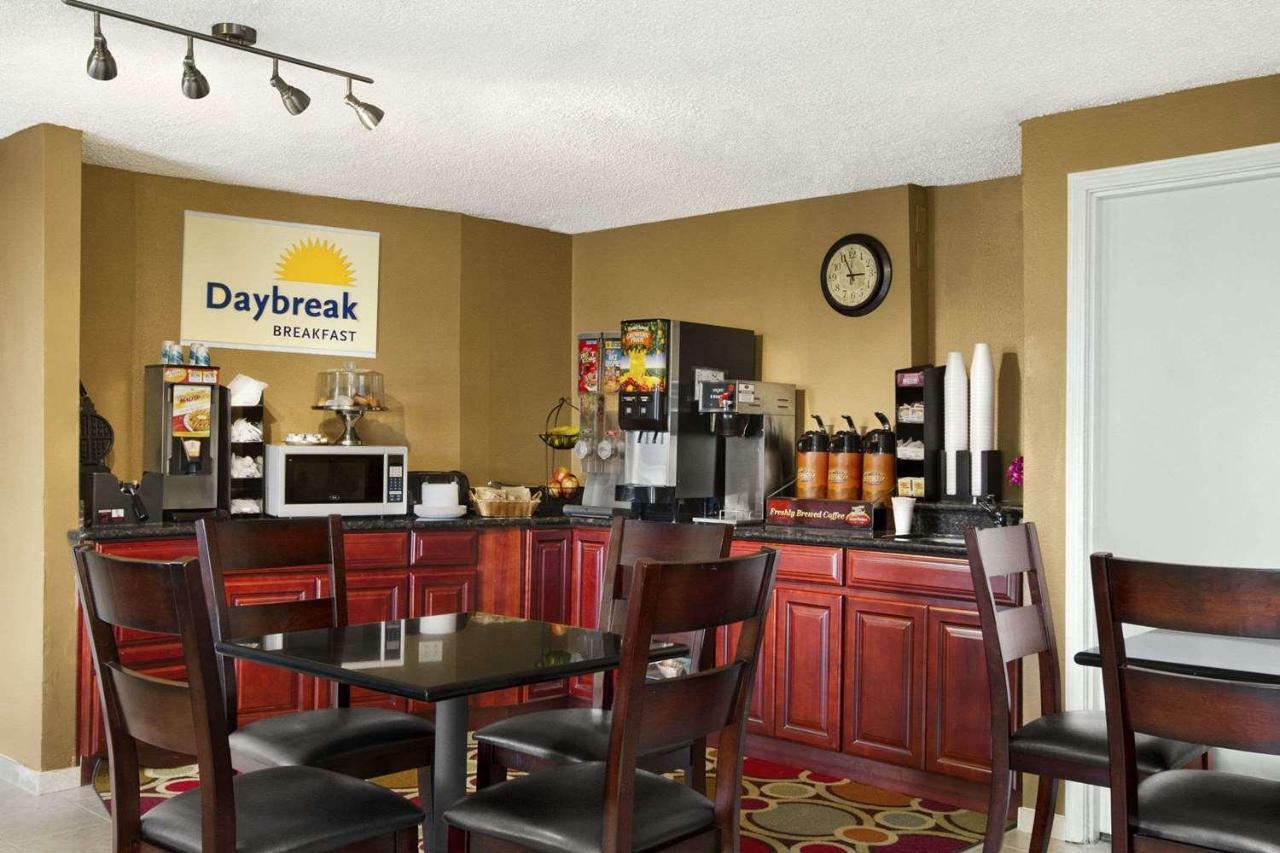 Days Inn By Wyndham Auburn Extérieur photo