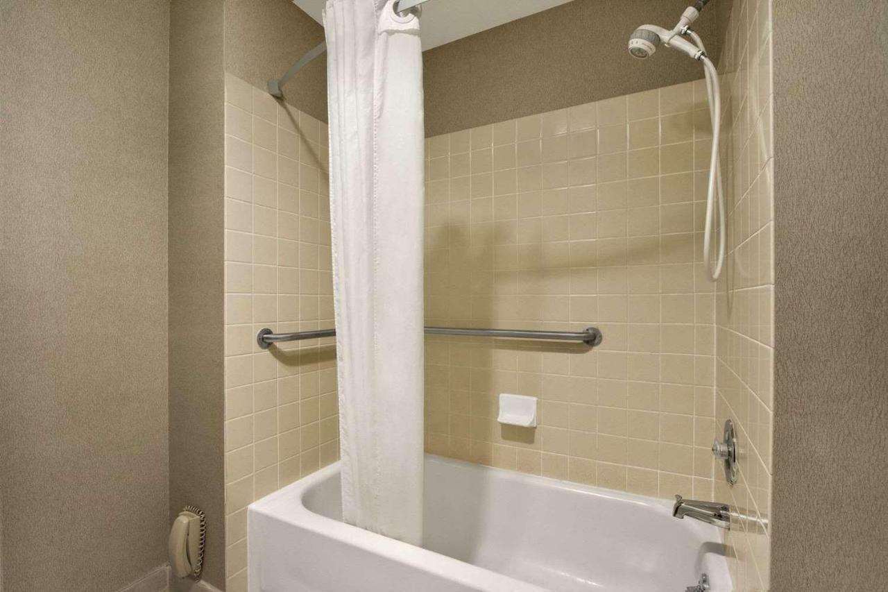 Days Inn By Wyndham Auburn Extérieur photo